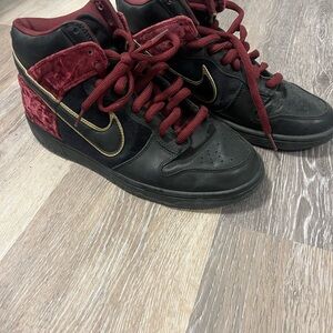 Nike High-Top Sneakers in Black and Burgundy